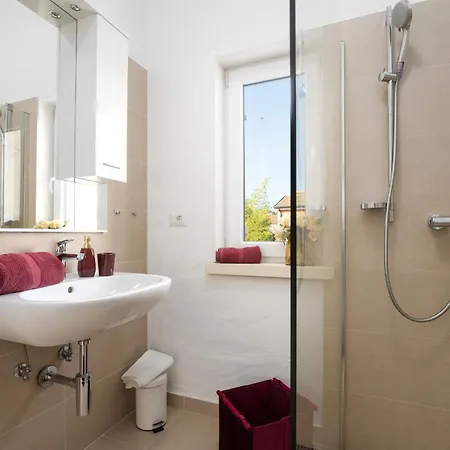 Cvita Domenica Near Porec For 8 People With 40 M2 Private Pool - Pet Friendly Labinci