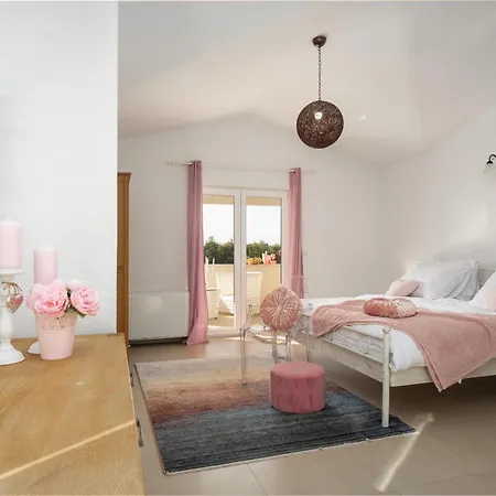 Cvita Domenica Near Porec For 8 People With 40 M2 Private Pool - Pet Friendly Вилла Labinci