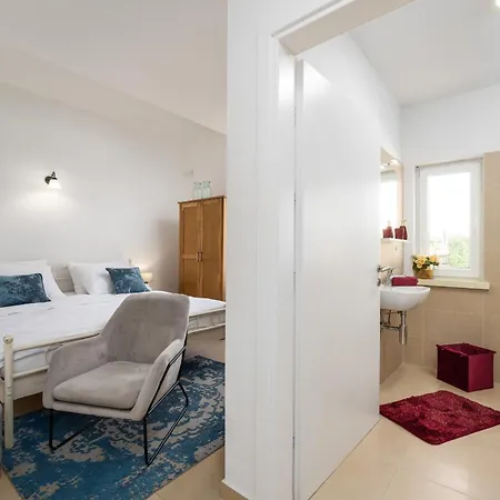 Cvita Domenica Near Porec For 8 People With 40 M2 Private Pool - Pet Friendly
