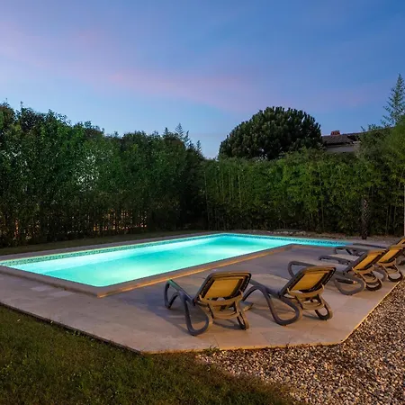 Cvita Domenica Near Porec For 8 People With 40 M2 Private Pool - Pet Friendly Labinci