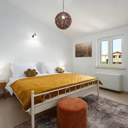Cvita Domenica Near Porec For 8 People With 40 M2 Private Pool - Pet Friendly