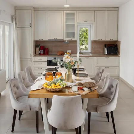 Cvita Domenica Near Porec For 8 People With 40 M2 Private Pool - Pet Friendly Labinci