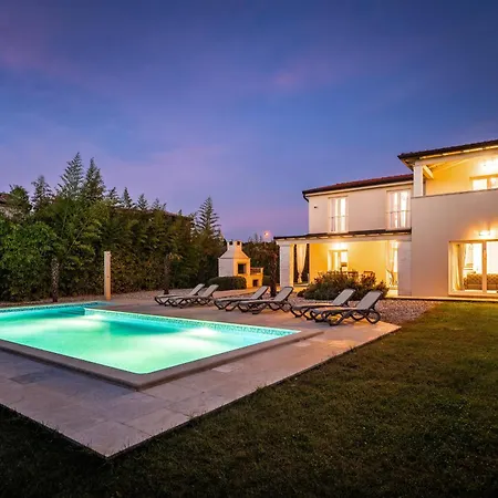 Villa Cvita Domenica Near Porec For 8 People With 40 M2 Private Pool - Pet Friendly *